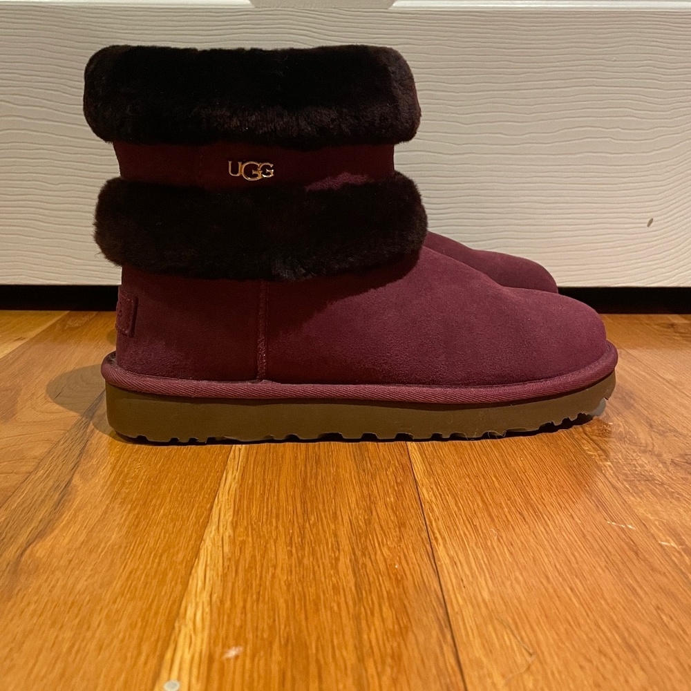 UGG Fluff Mini Belted Boot Wild Grape/Sauce Red Size 7